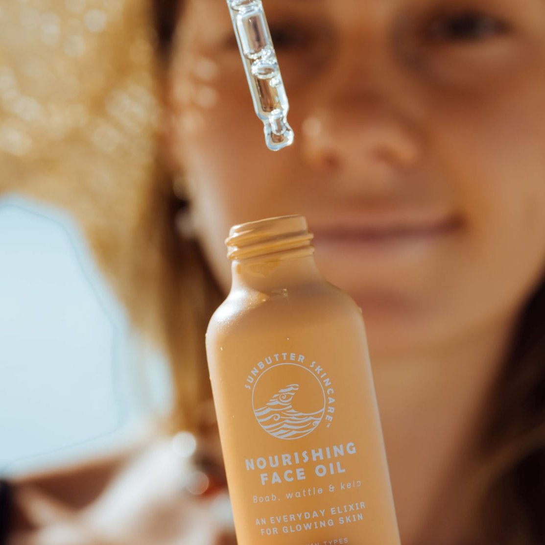 Kasdienis veido aliejaus ir apsaugos nuo saulės rinkinys